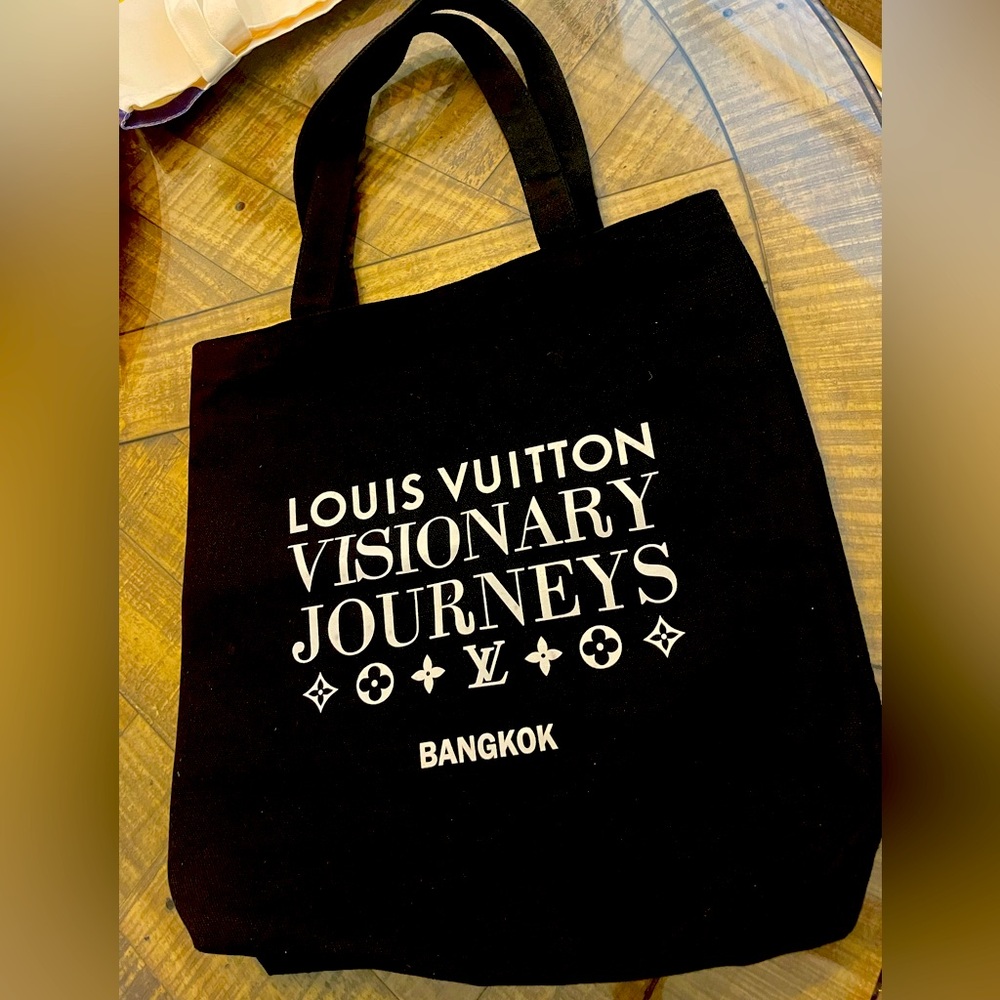 Novelty LV Tote Bag : The Place Bangkok - Louis Vuitton Visionary Journeys
